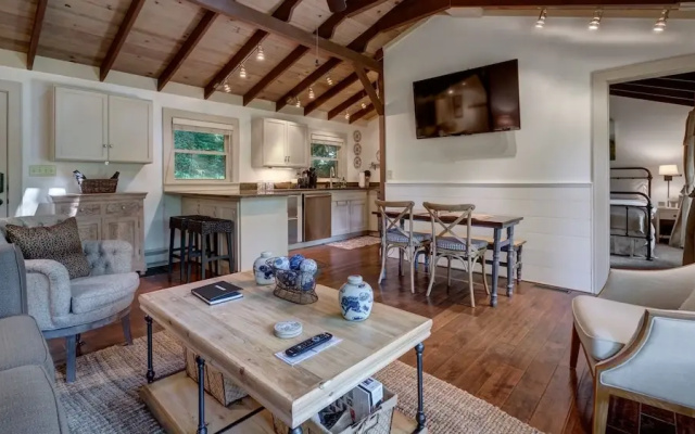 Mountain Laurel Tree House
