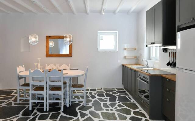 Santa Flora 3 Bedroom House – Parikia’s Edge