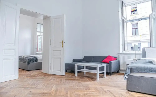 Stylish 2BR Apt Near AKH Easy Center