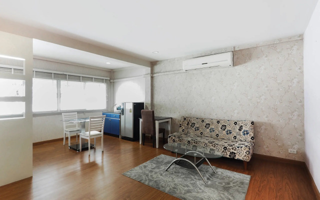 OYO 995 Blue Cafe Apartment