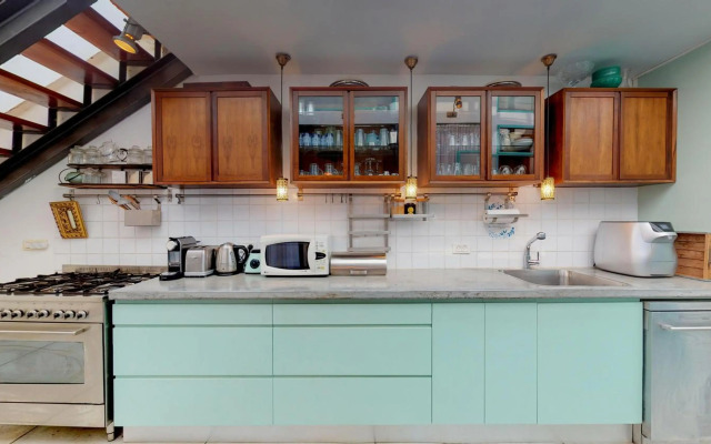 Roman Atmosphere by HolyGuest