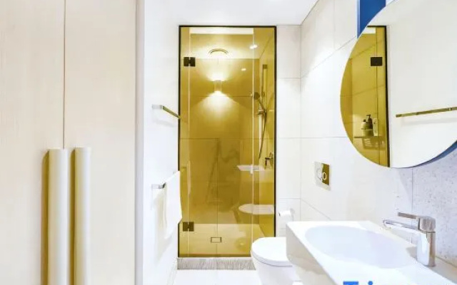 Fawkner Residence 1B2B condo Smart TV – Bathroom – Melbourne