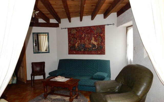 House With one Bedroom in Mer, With Enclosed Garden and Wifi