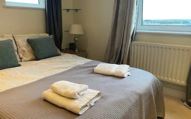 Cosy 2 Bedroom Royal Docks Apartment