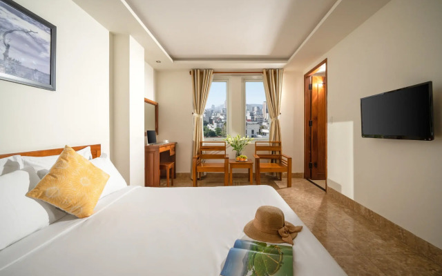 Titan Hotel