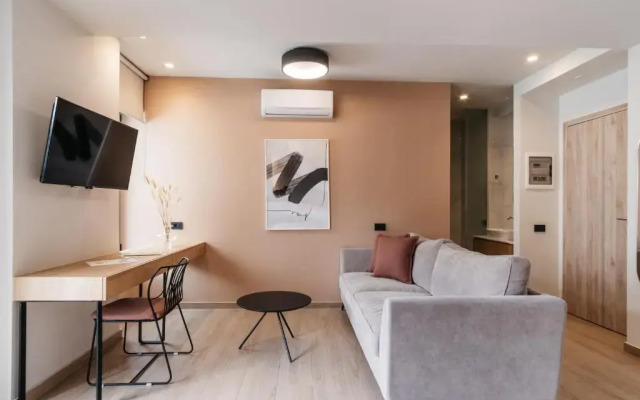 The City Hotel & Suites
