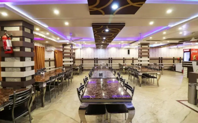 Hotel Taj Palace By OYO Rooms