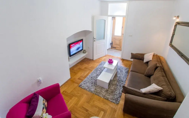 Purple Rain Apartment