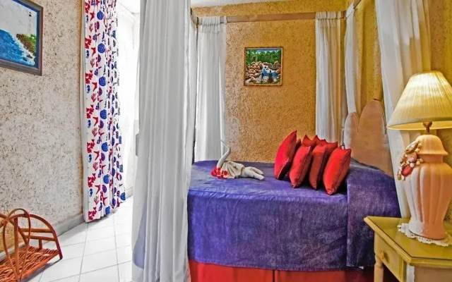 Sea Symphony Barbados - 6 B R Beachfront Villa w Staff