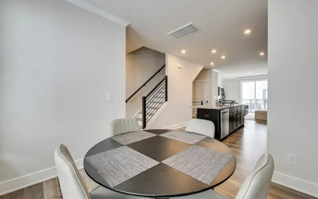 2 Mi to Uptown Charlotte: Family Townhome!