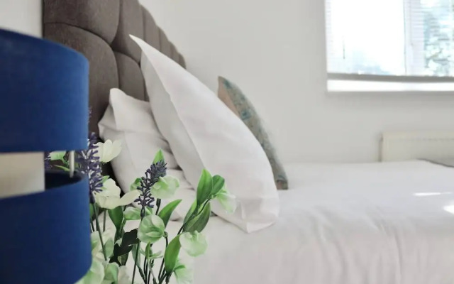 Skyvillion - Valley Way - 3bed House In Stevenage