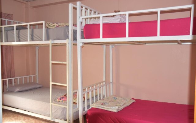 Empo Hostel at 30 Onnut