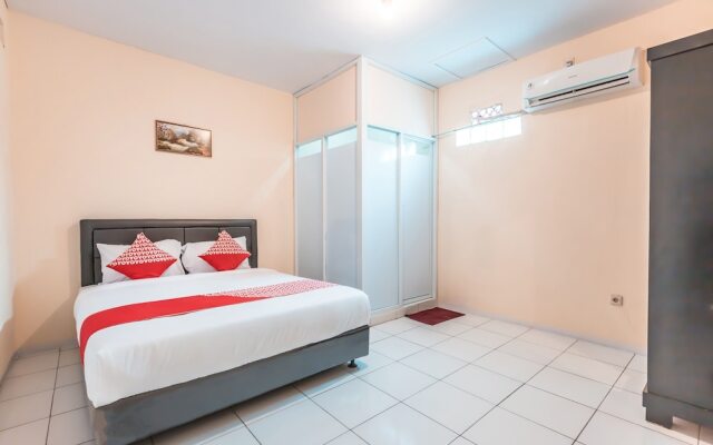 Super OYO 1868 J&b Room Pramuka