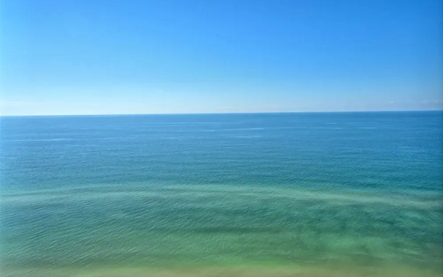 Roomy Oceanfront Condo with Breathtaking View and Beachside Pool - Unit 1906 by RedAwning