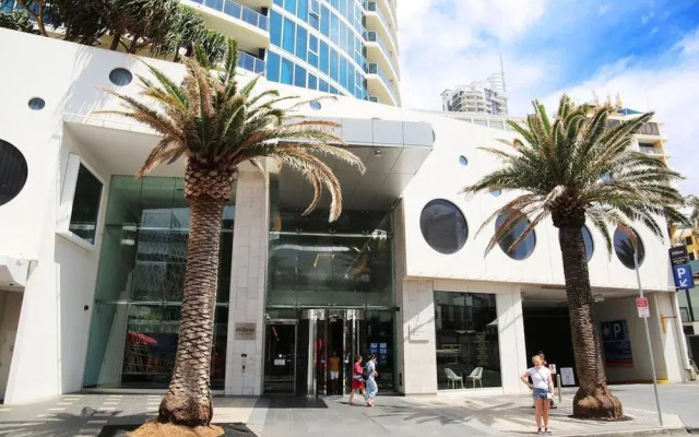 Pelicanstay Surfer Paradise Condo Hotel