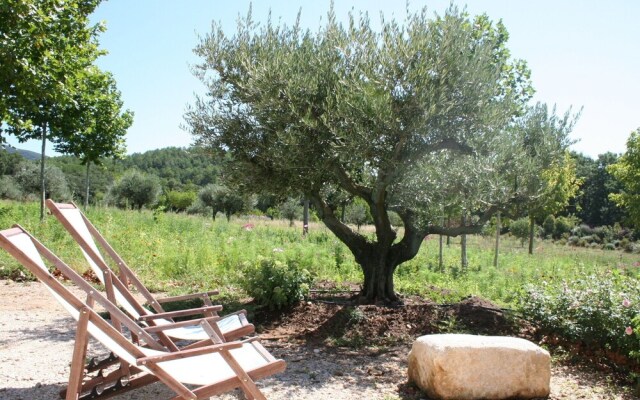 Secluded Holiday Home in Rustrel With Swimming Pool