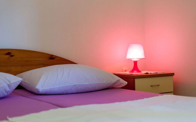 Apartment Ana - free parking: A4 Stanici, Riviera Omis