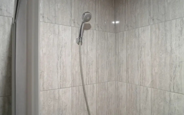 Spacious And Homey Studio At Cleon Park Apartment