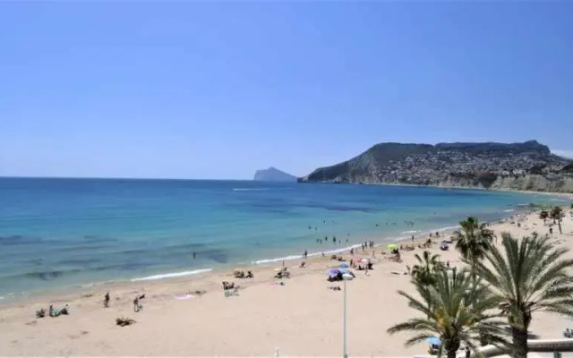 Vistas panorámicas a la playa 4º piso Calpemar