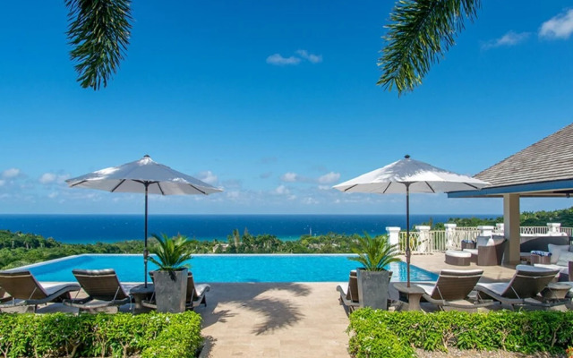 Sunny Vacation Villa 18