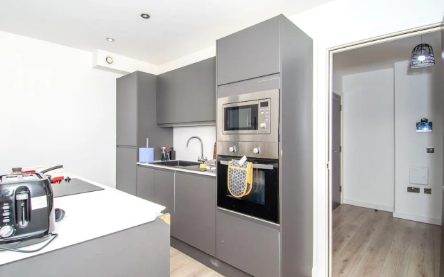 New Apartment - Sleeps 4 - Parking - City Centre