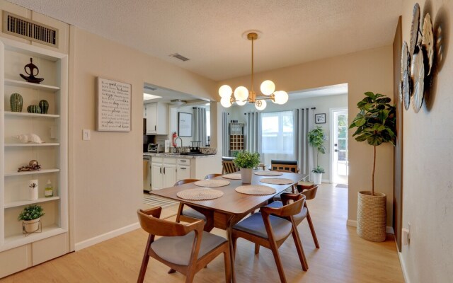 8 Mi to Beaches: Bradenton Home w/ Poolside Oasis!