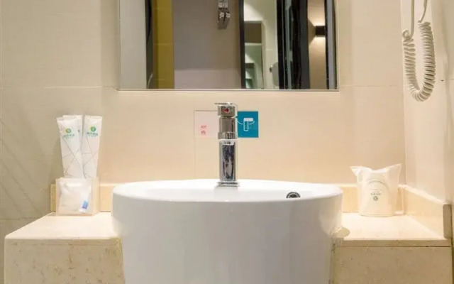 City Comfort Inn Hotel (Guilin Two Rivers And Four Lakes Sun Moon Twin Towers)