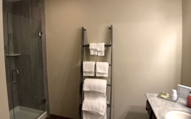 Walnut Waters Bed & Breakfast