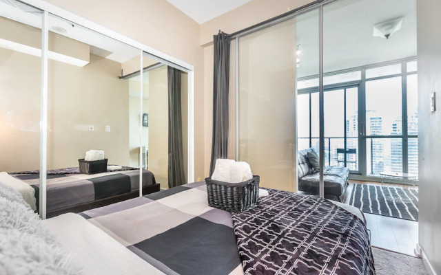 New!! Air Canada Condo Near CN Tower