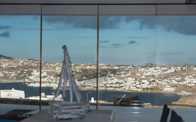 Elegant villa with ocean views & 2 pools
