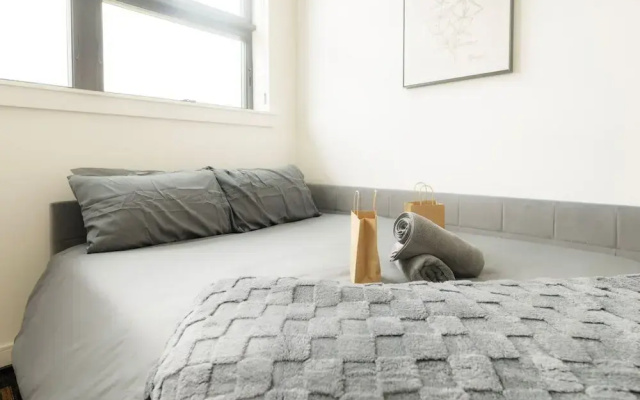 Above The Roots - Elegant Studio Stay