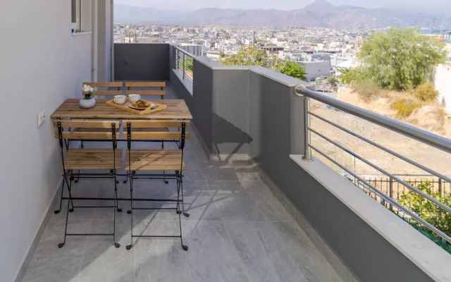 Heraklion 2Bd Oasis w Relaxing Patio