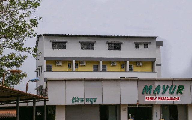 OYO 22066 Hotel Mayur