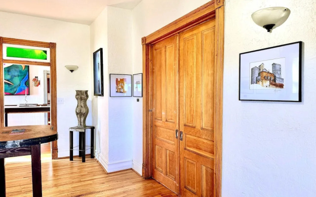 Franklin Fab Gallery House