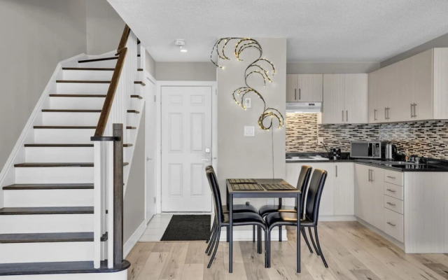 Stylish Mississauga Lower Unit BBQ Yard Paradise