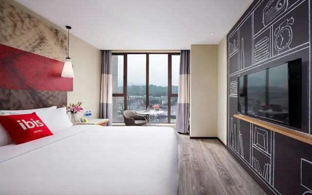 Ibis E'Meishan Railway Station Hotel