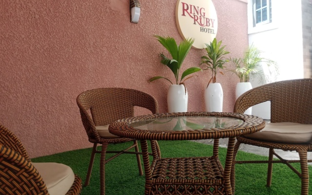 Ringruby Hotel, Eso Close