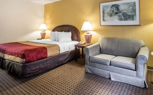 Econo Lodge Inn & Suites