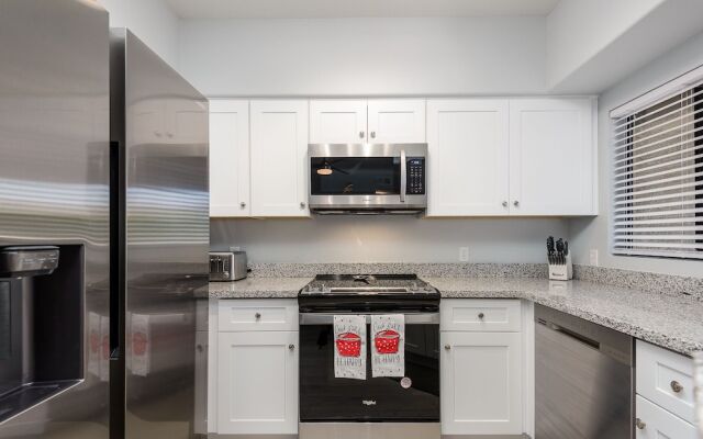 Villa Escape 2 Bedroom Condo by Redawning