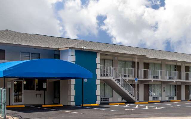 Days Inn by Wyndham Apopka/Orlando