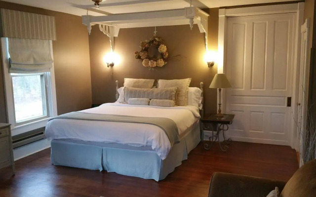 The Inn at Ragged Edge