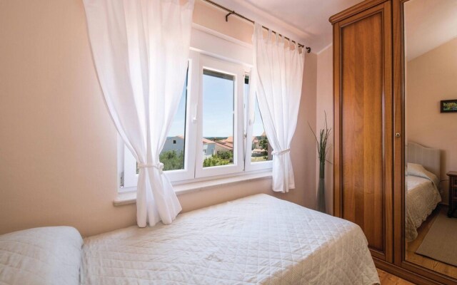 Nice Home in Liznjan With Wifi and 4 Bedrooms