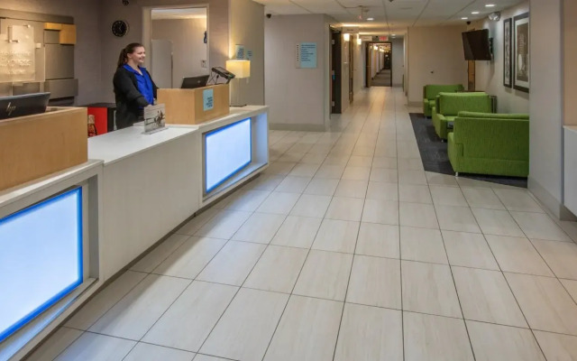 Holiday Inn Express Hotel & Suites Roseville-Galleria Area by IHG