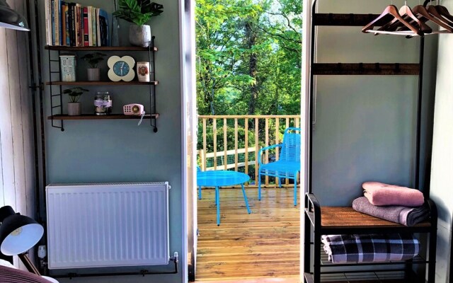 Unique 1+ bed Cabin, Parking and Private Garden