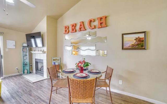 Bay View, Pool Access: Romantic Galveston Retreat!