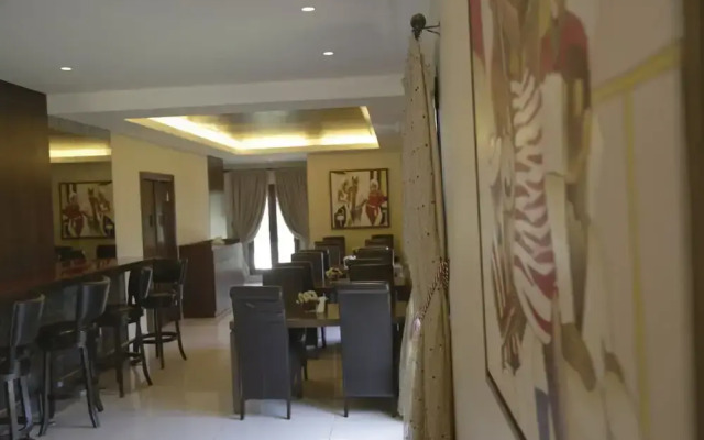 The Lodge Inn Hotel