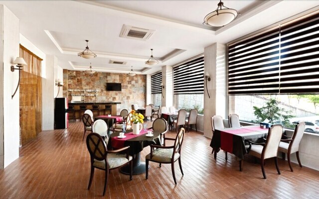 Zenith Hotel