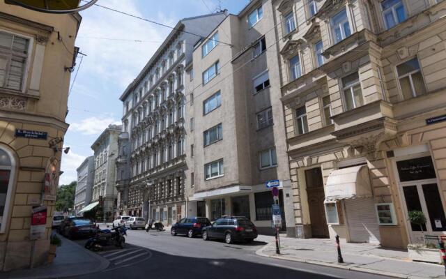 Modern Apartment at Rathaus