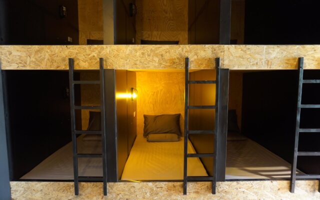 Leiden Homestay & Cafe