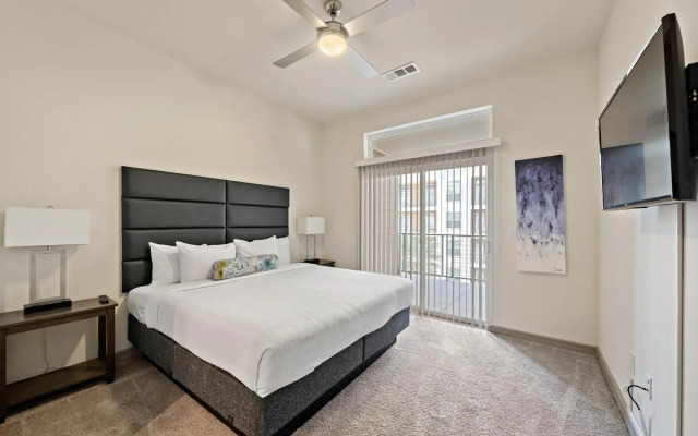 Modern 2BR Apartment Downtown Location